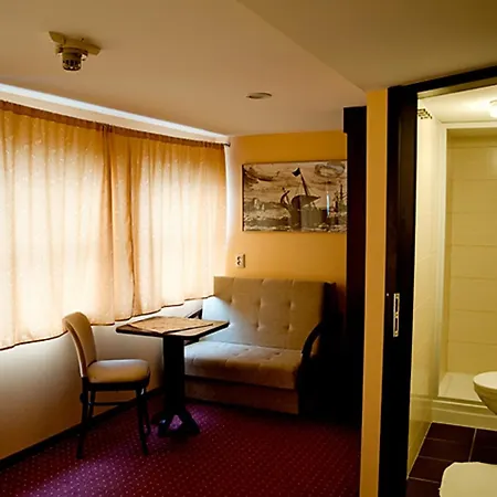 Hotel en barco Gracia 3*