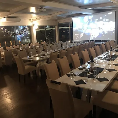 Gracia Hotel en barco 3*