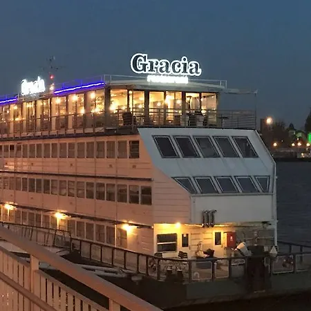 Hotel en barco Gracia