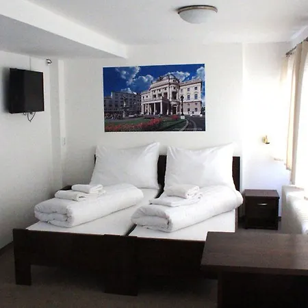 Hotel en barco Gracia 3*