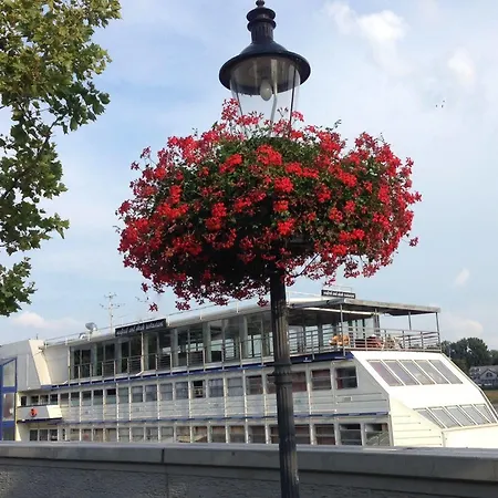 Hotel en barco Gracia 3*