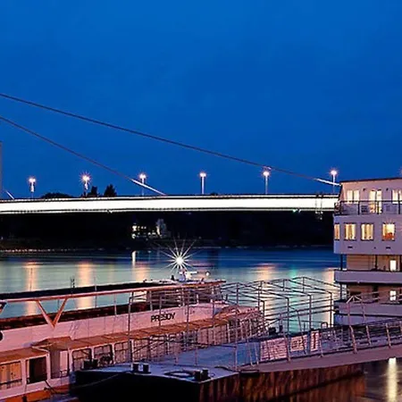 Hotel en barco Gracia